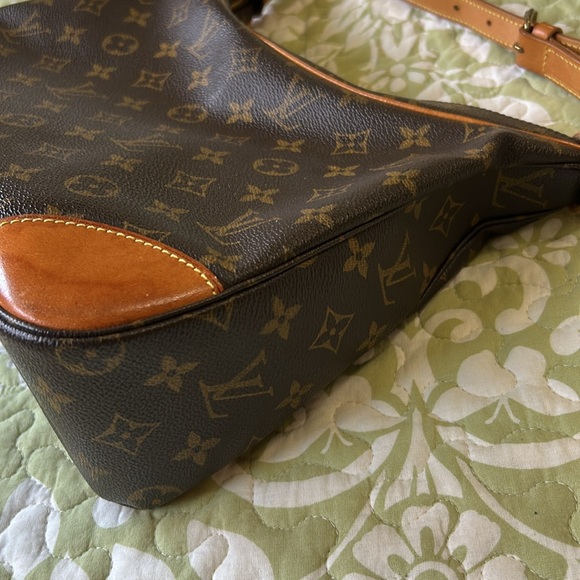 Louis Vuitton Monogram Shoulder Bag. EUC - Picture 7 of 11